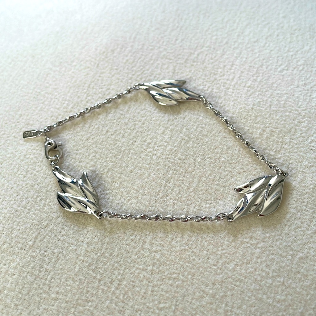 Genuine Monet Bracelet In Silver Tone With Wing Details 10$